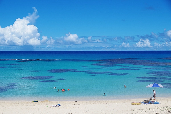 土盛海岸の美しい青い海